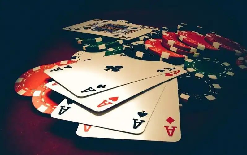 Filipino player reviewing jillino1 sports and casino platform on mobile